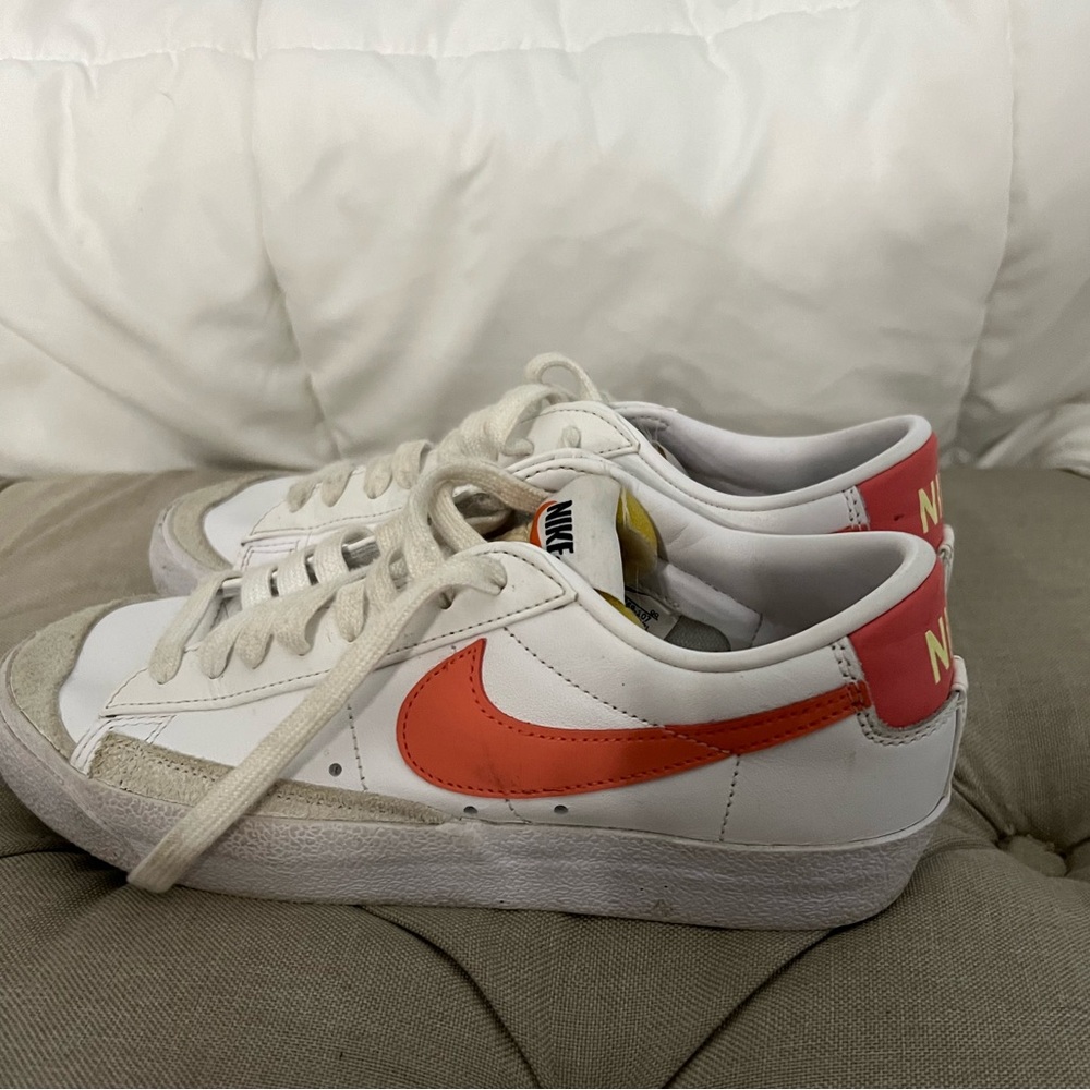 nike women’s low blazers size 7